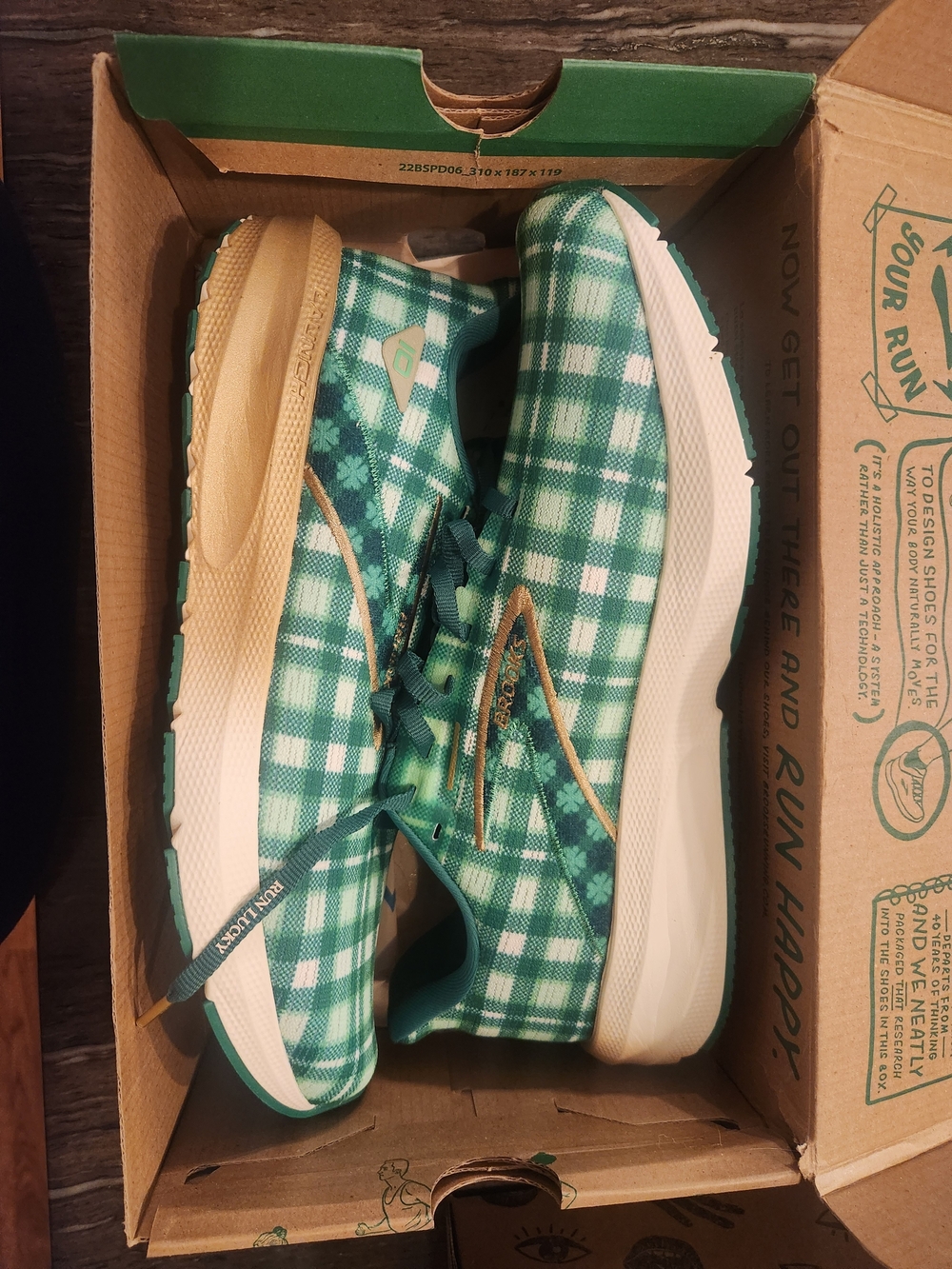 Brooks Mens Green Plaid Running Shoes